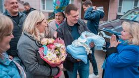 Что покупать на выписку из роддома врачам в Конверс